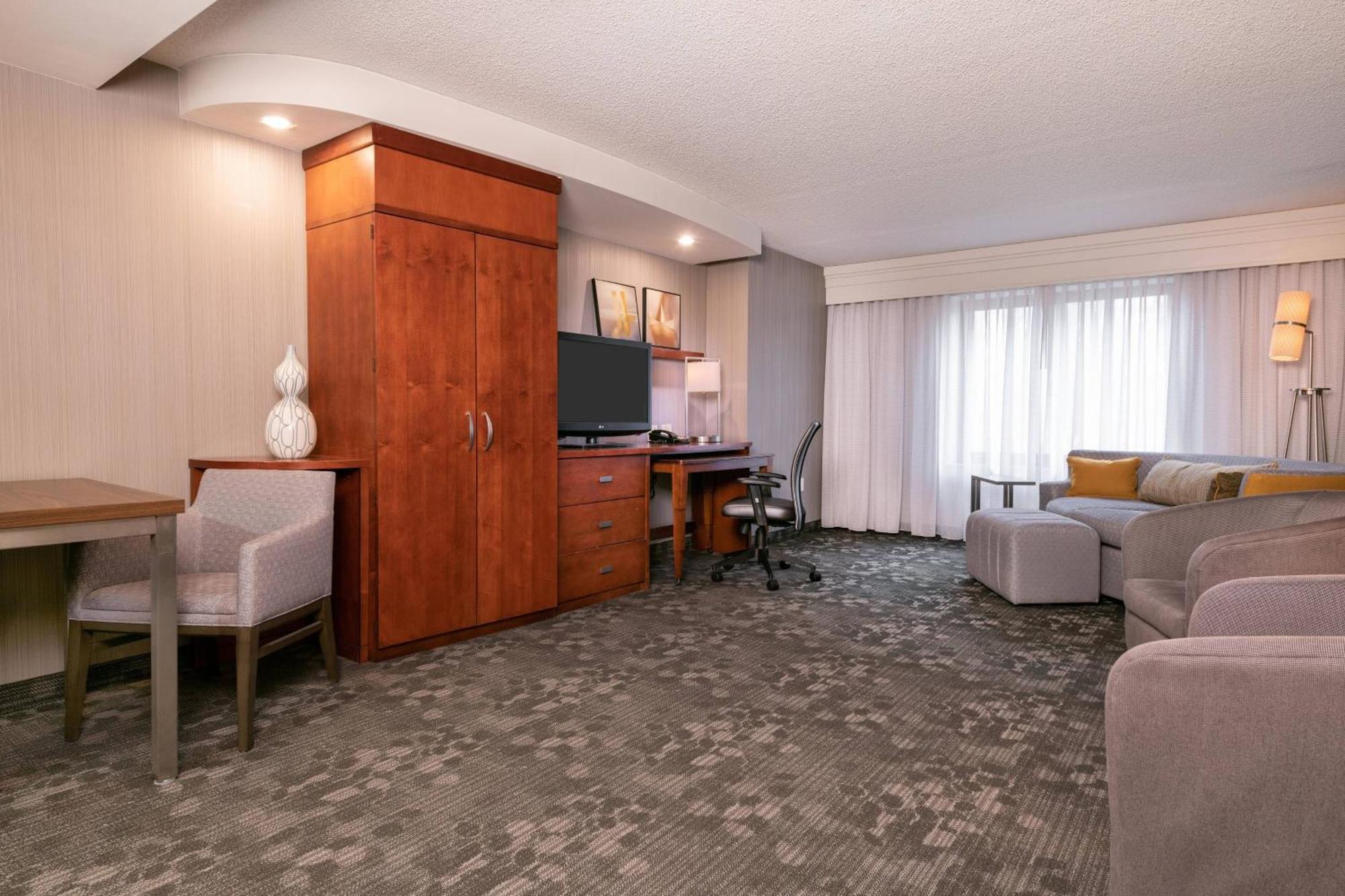 Courtyard By Marriott Newark-University Of Delaware Exteriör bild