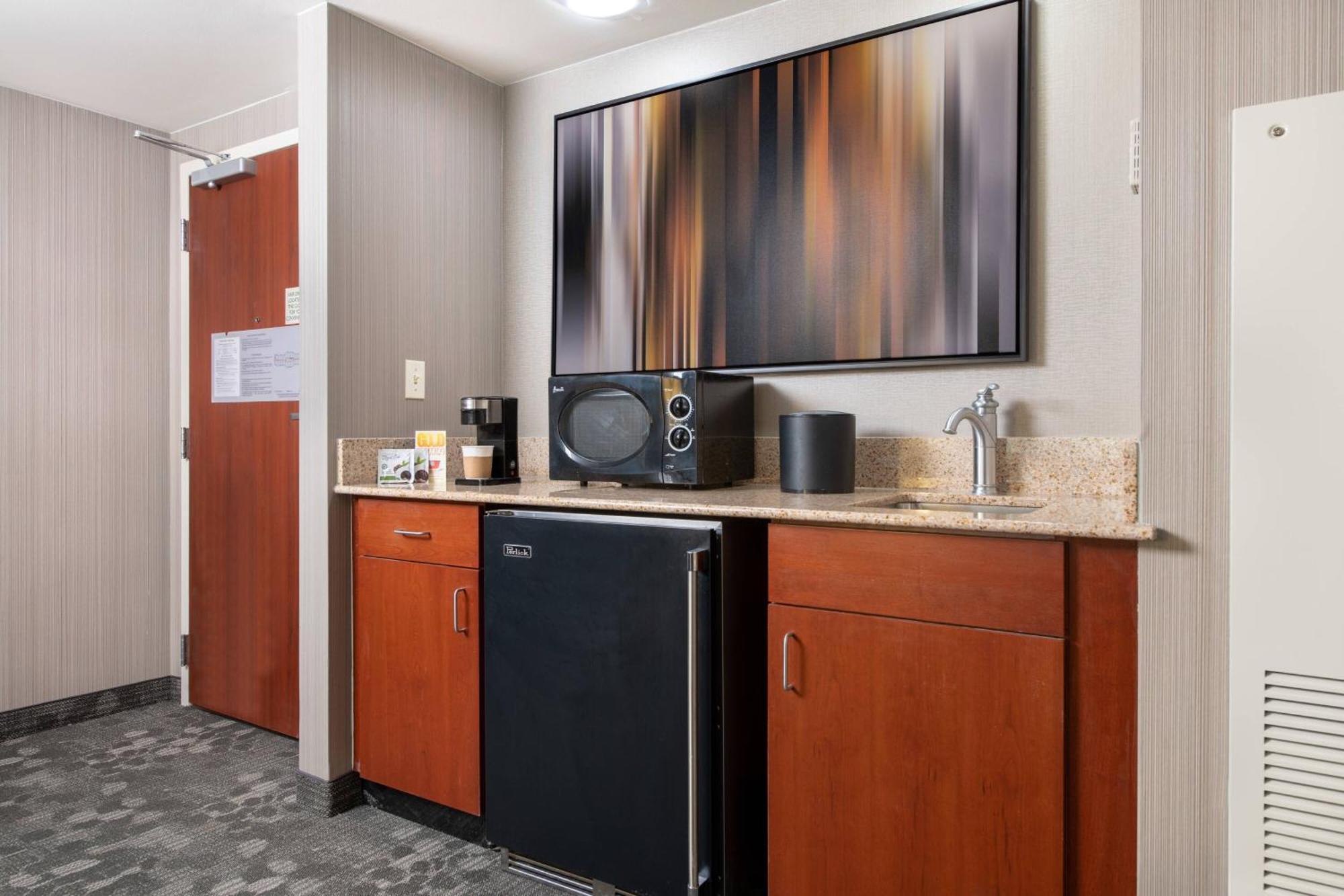 Courtyard By Marriott Newark-University Of Delaware Exteriör bild