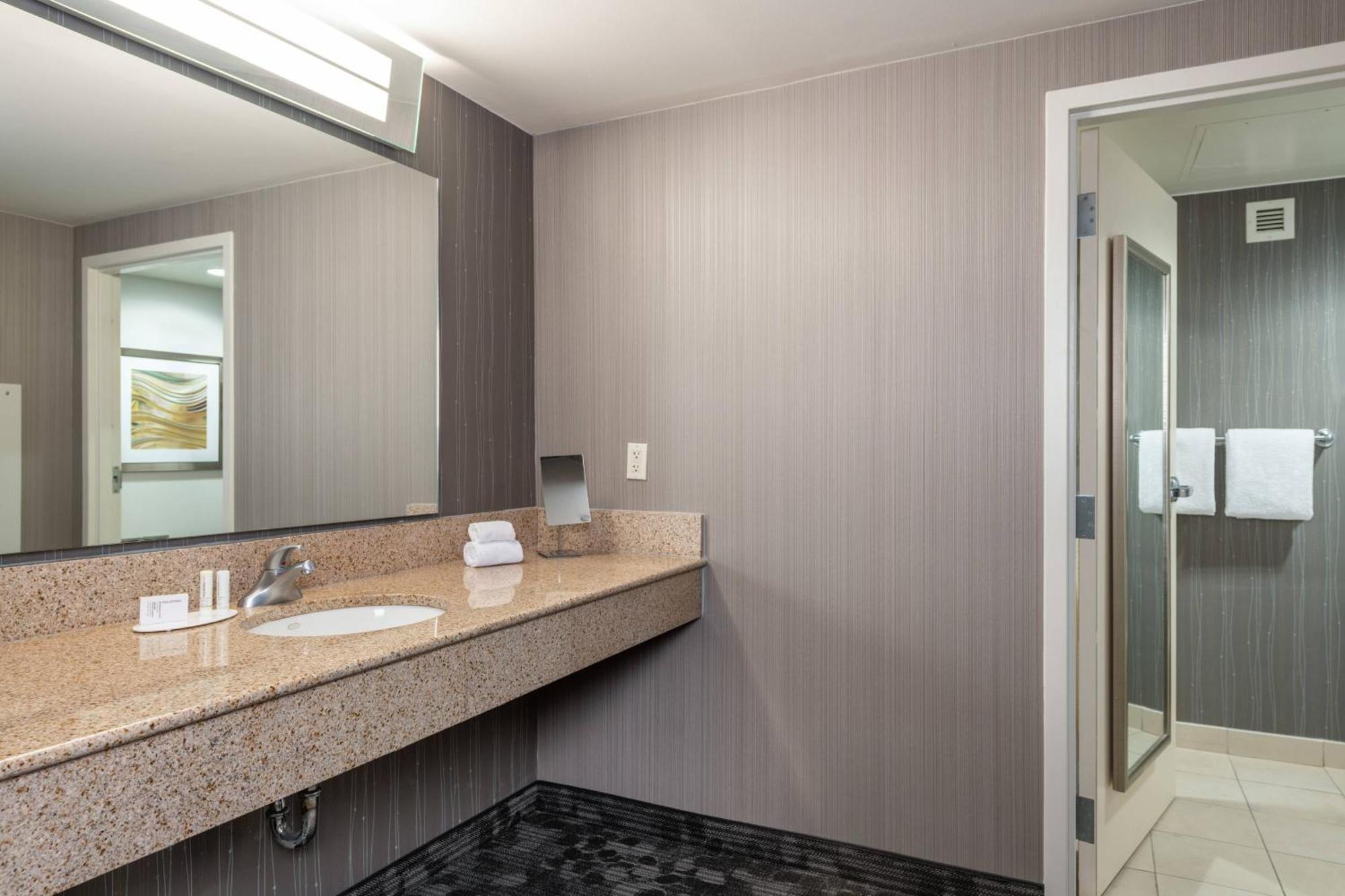 Courtyard By Marriott Newark-University Of Delaware Exteriör bild