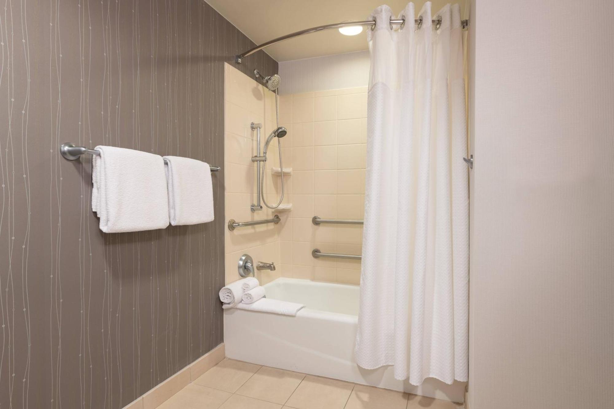 Courtyard By Marriott Newark-University Of Delaware Exteriör bild