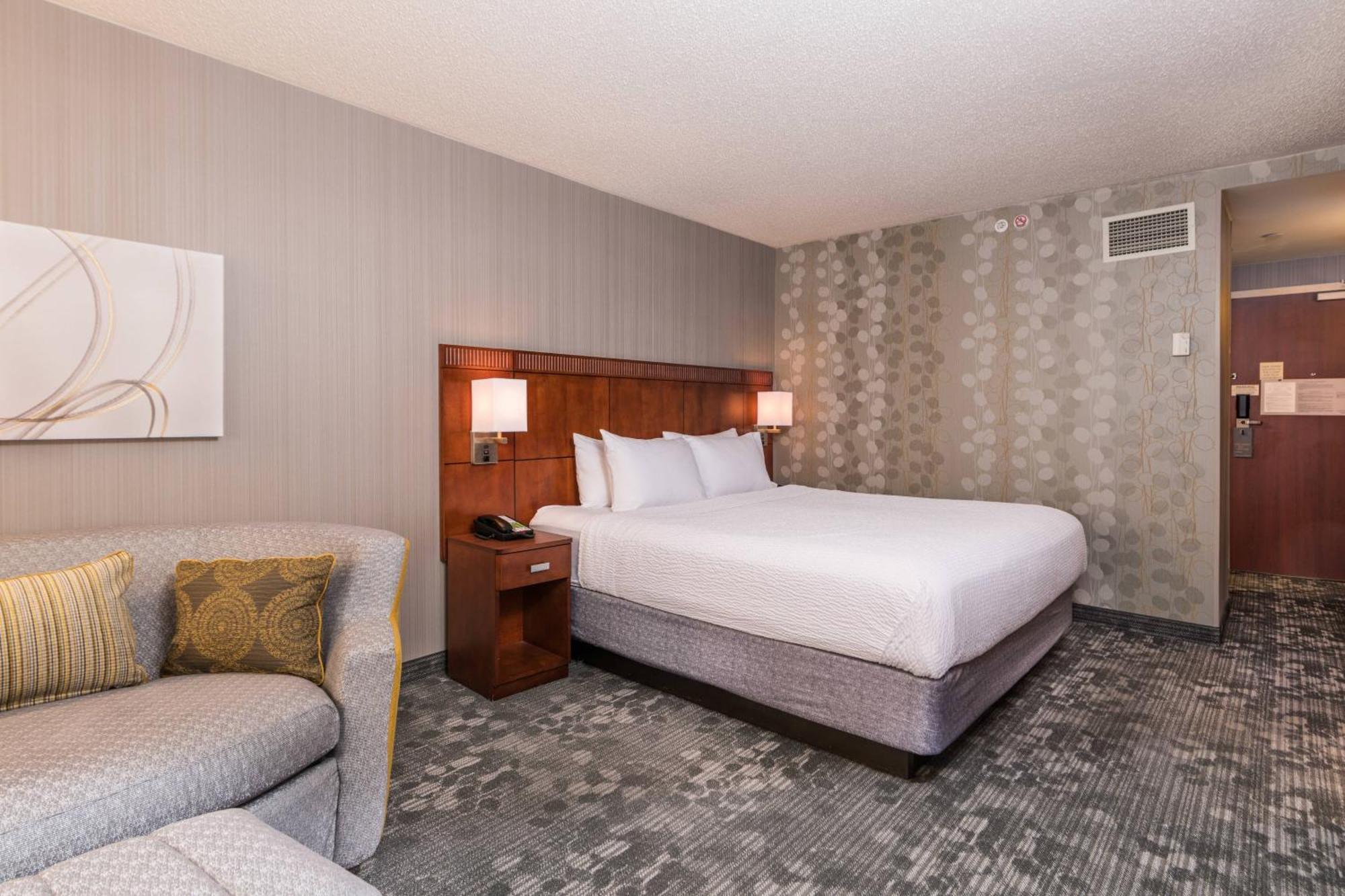 Courtyard By Marriott Newark-University Of Delaware Exteriör bild