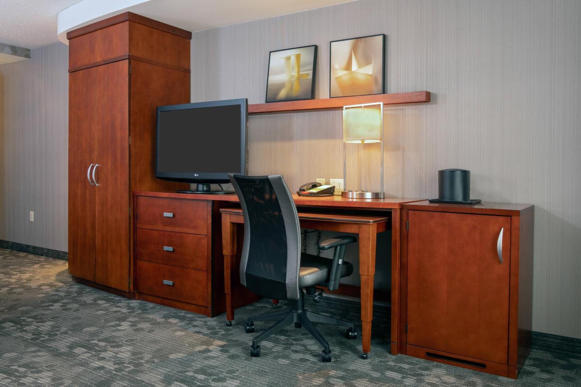 Courtyard By Marriott Newark-University Of Delaware Exteriör bild
