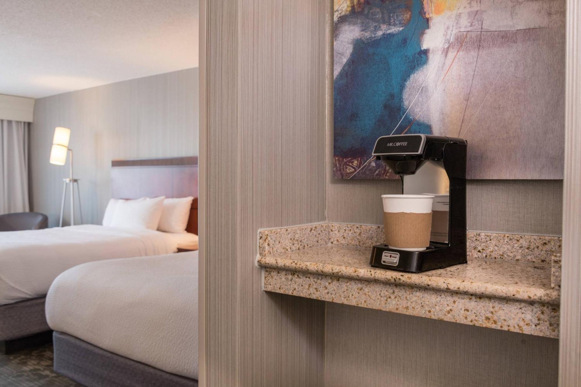 Courtyard By Marriott Newark-University Of Delaware Exteriör bild